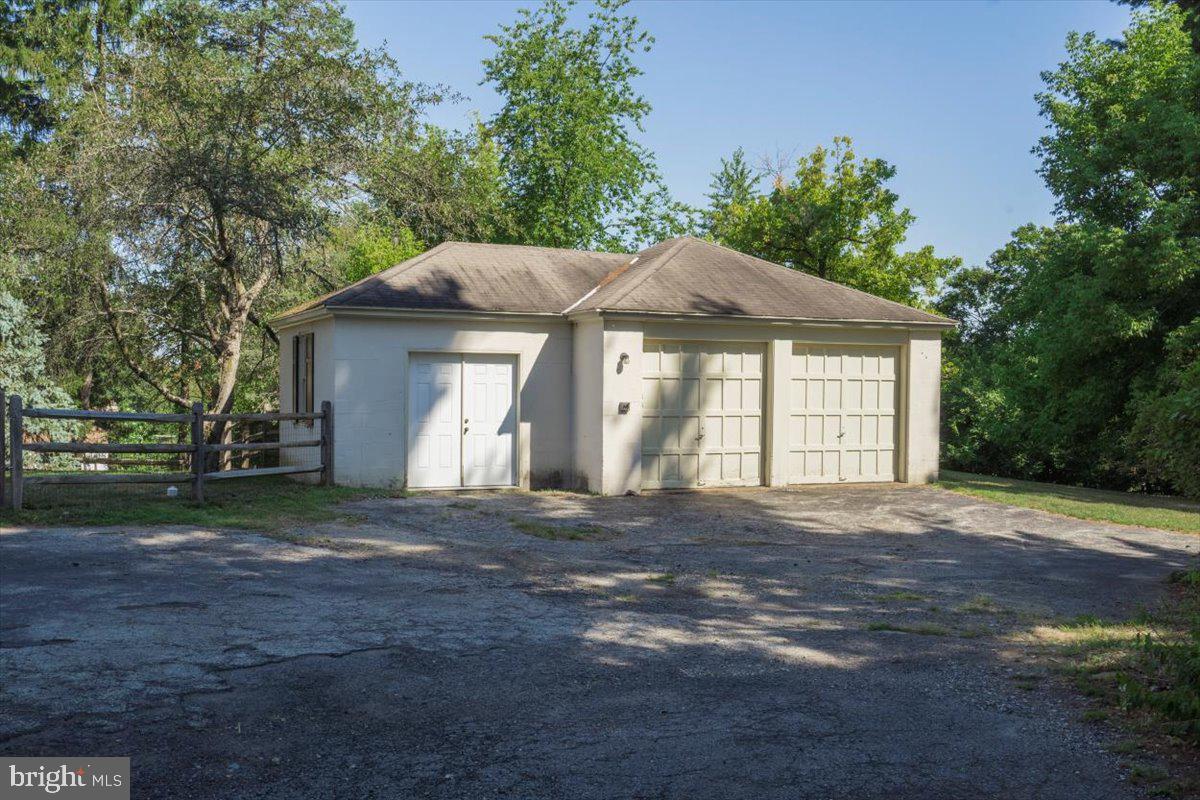 320 Rock Rd