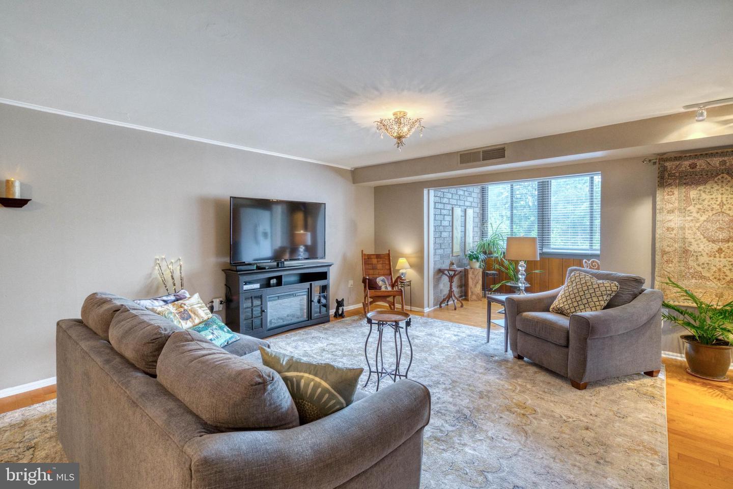 930 Montgomery Ave #110