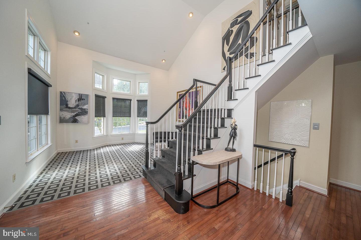 1022 Riverview Ln