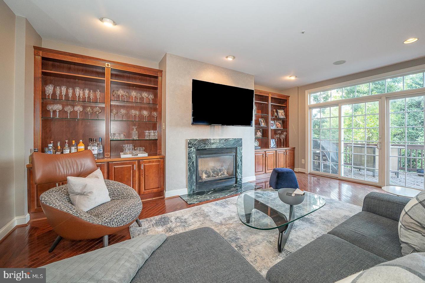 1022 Riverview Ln