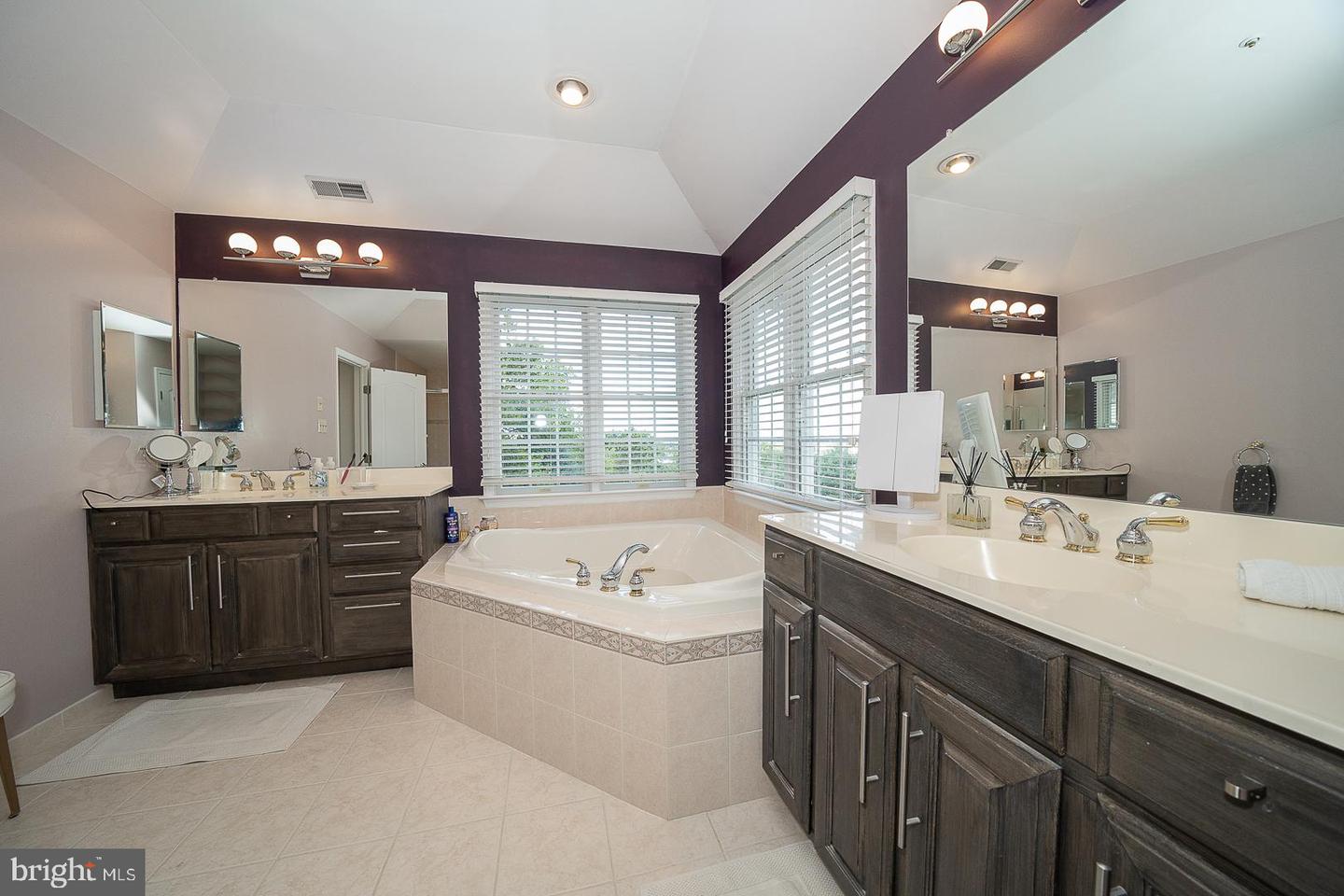 1022 Riverview Ln
