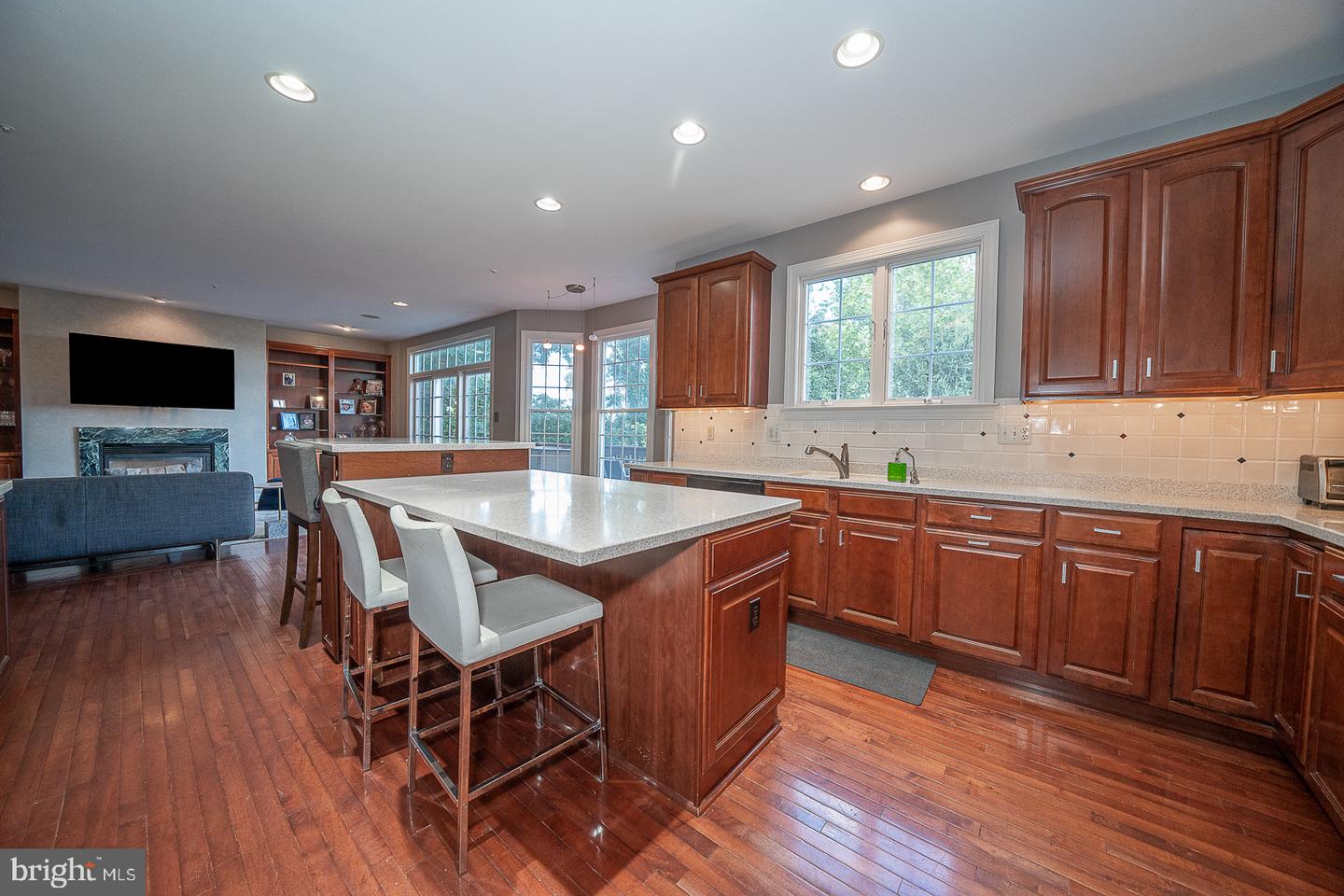 1022 Riverview Ln