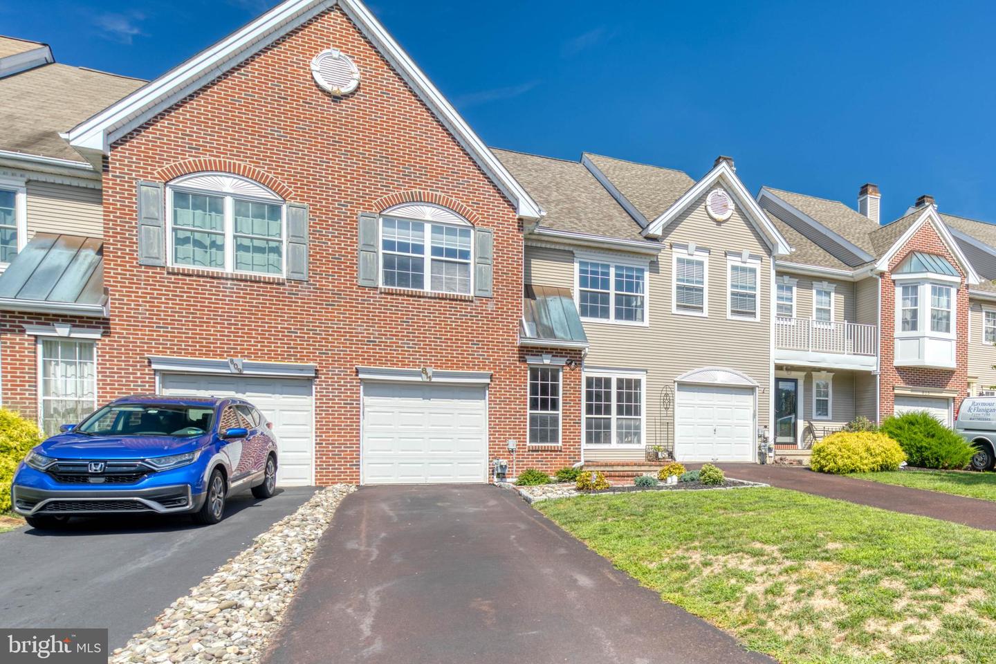 811 Martingale Rd