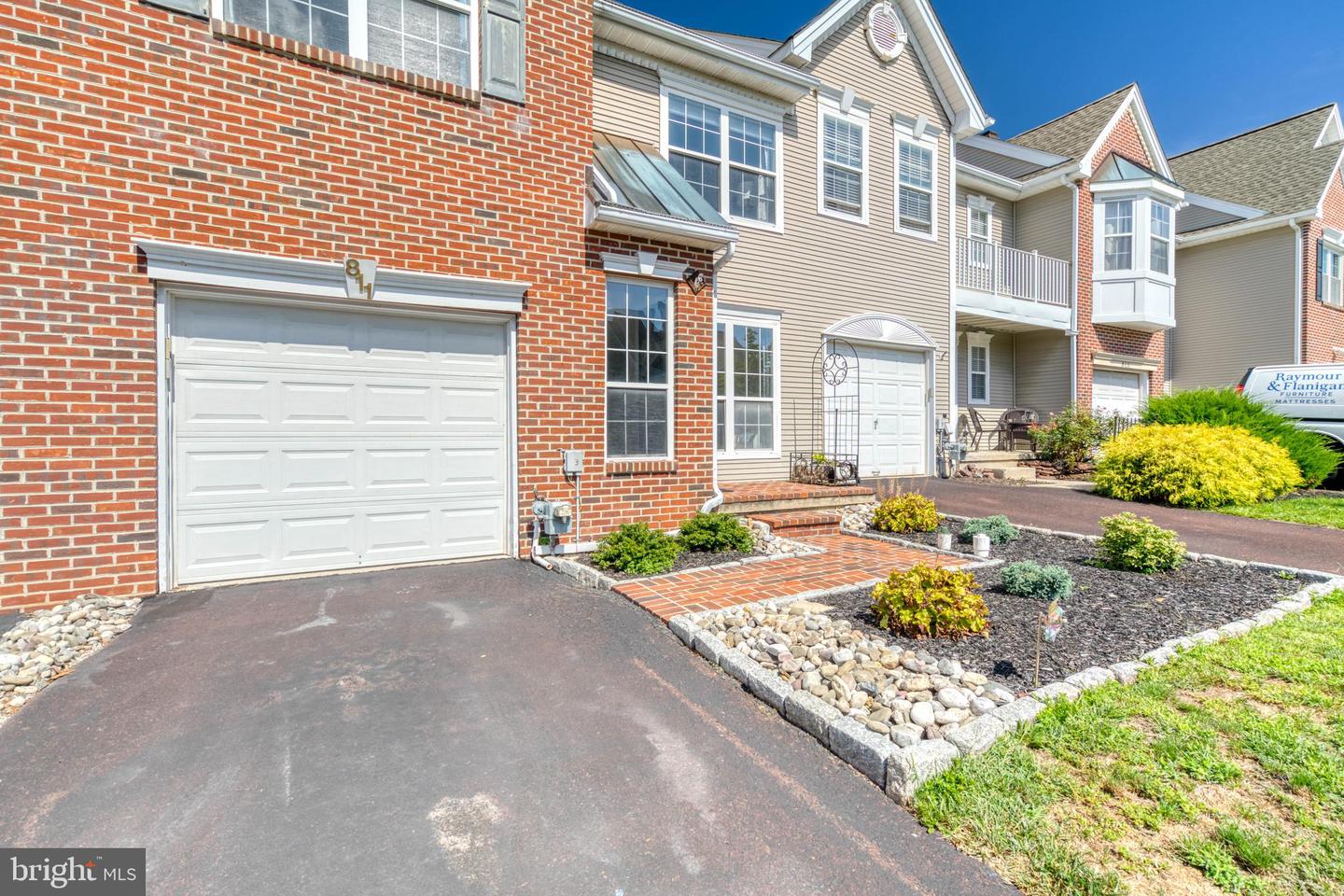 811 Martingale Rd