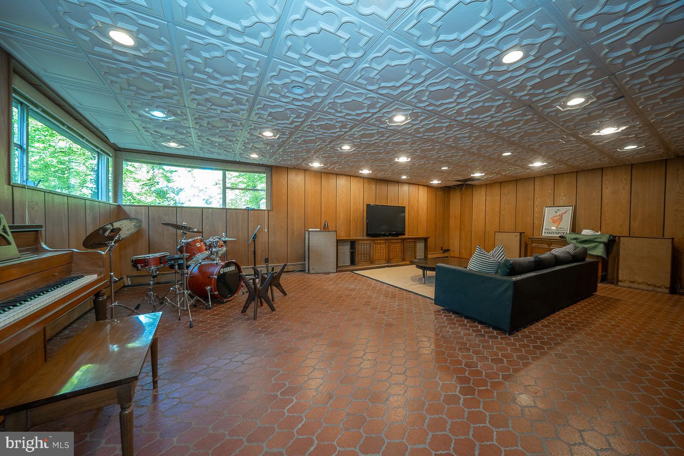 904 Centennial Rd