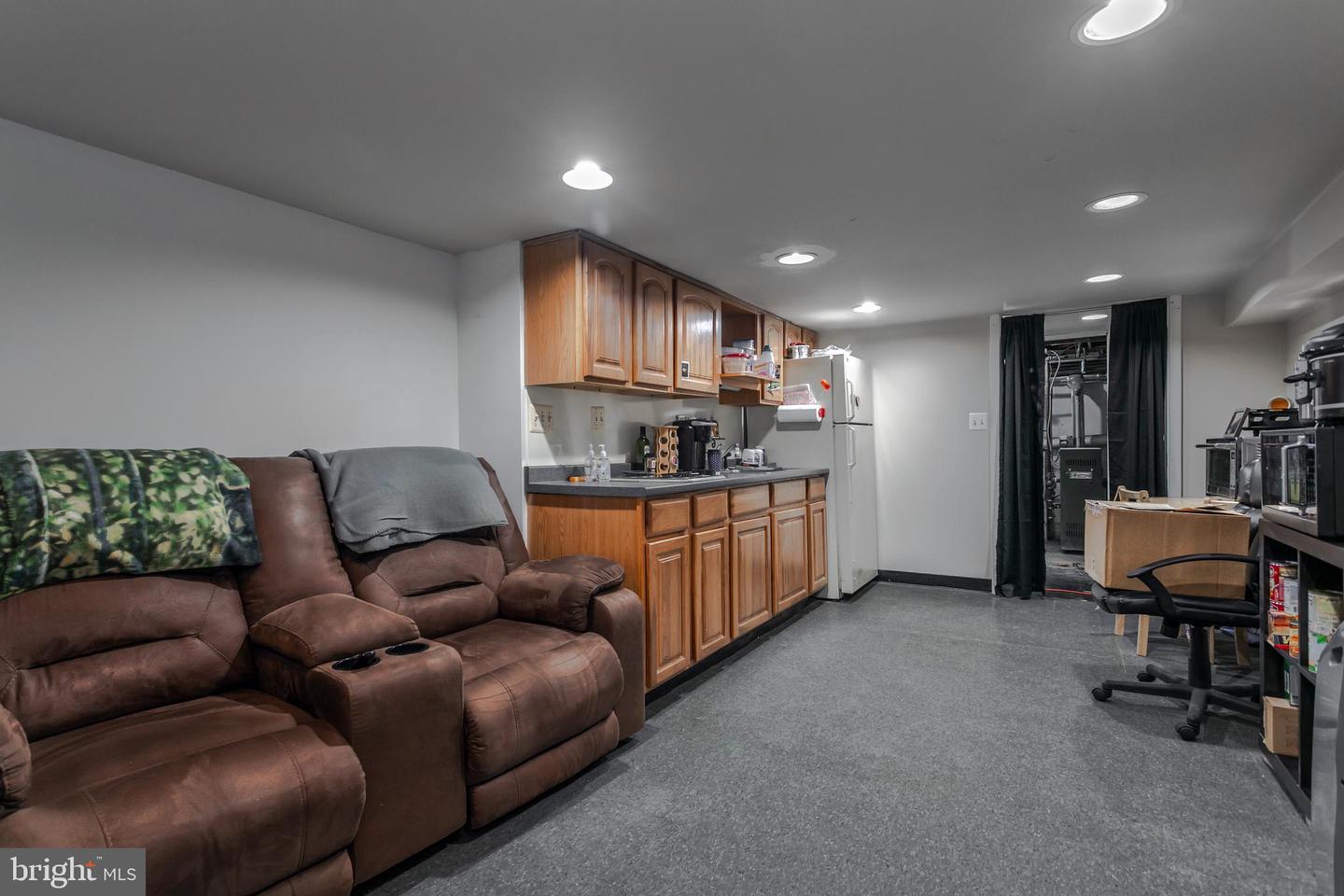 282 E North Ln