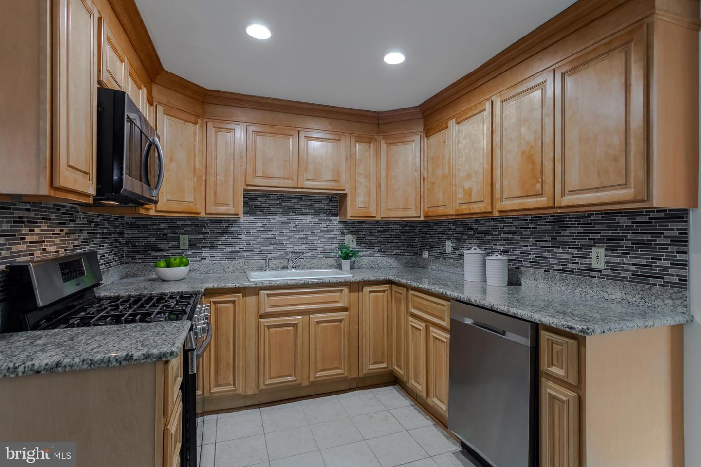 209 Greenfield Ter