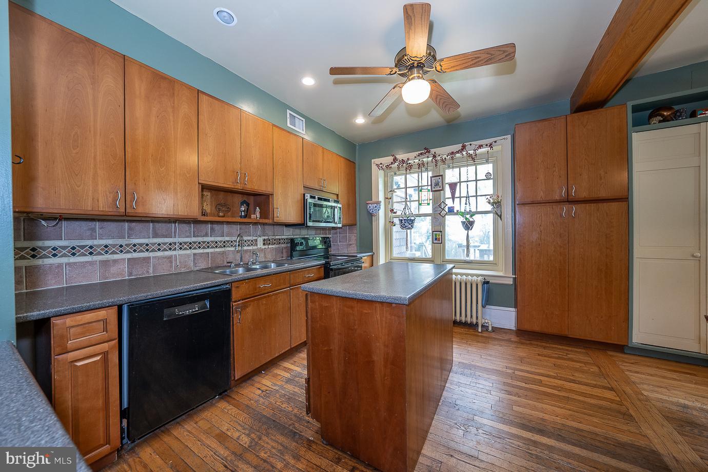 545 Elkins Ave