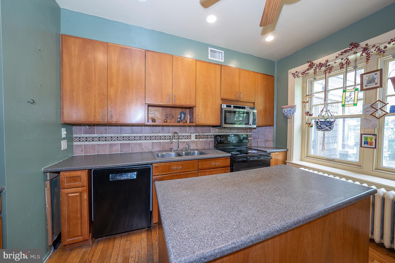 545 Elkins Ave