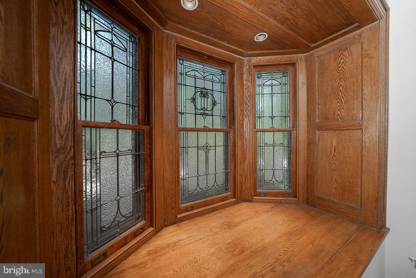 545 Elkins Ave