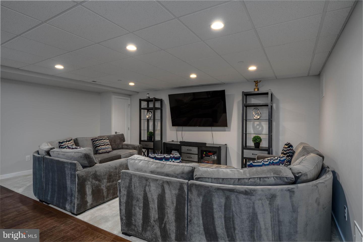 2043 Julia Dr