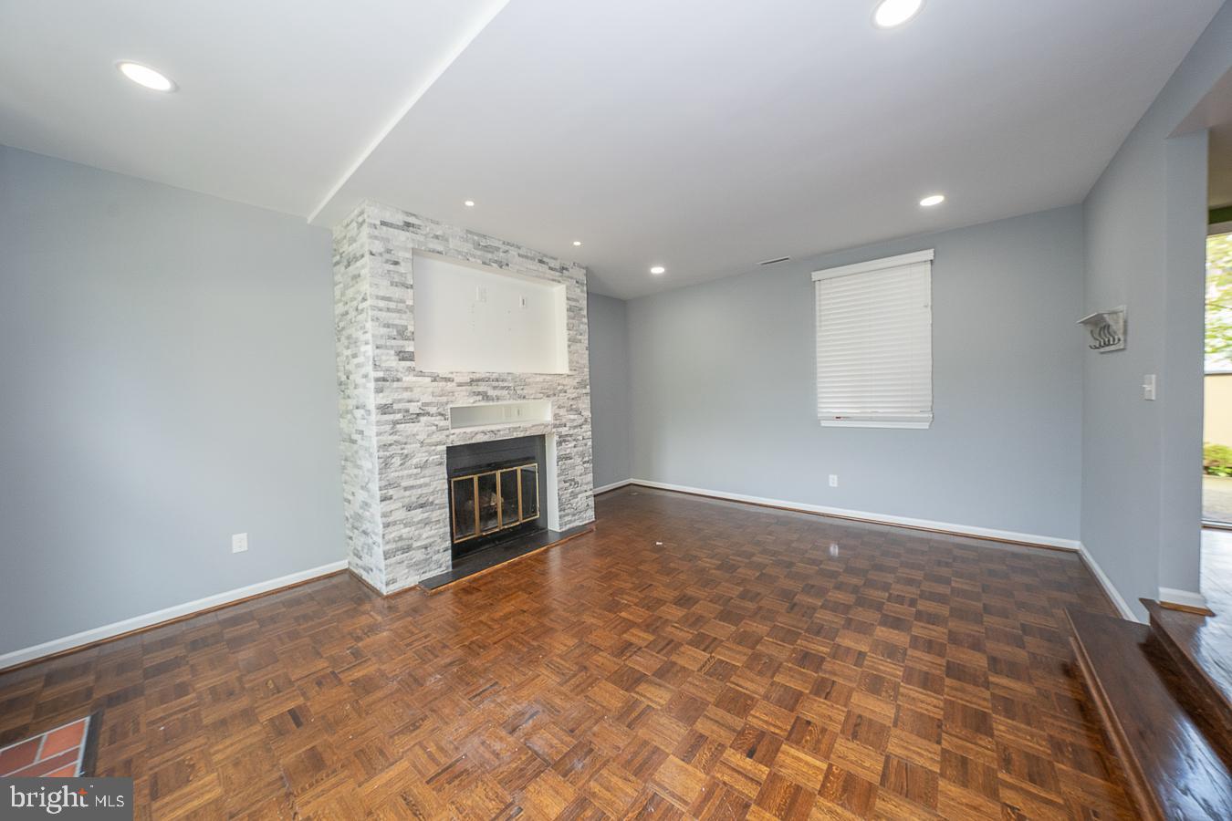 100 Llanalew Rd #11c