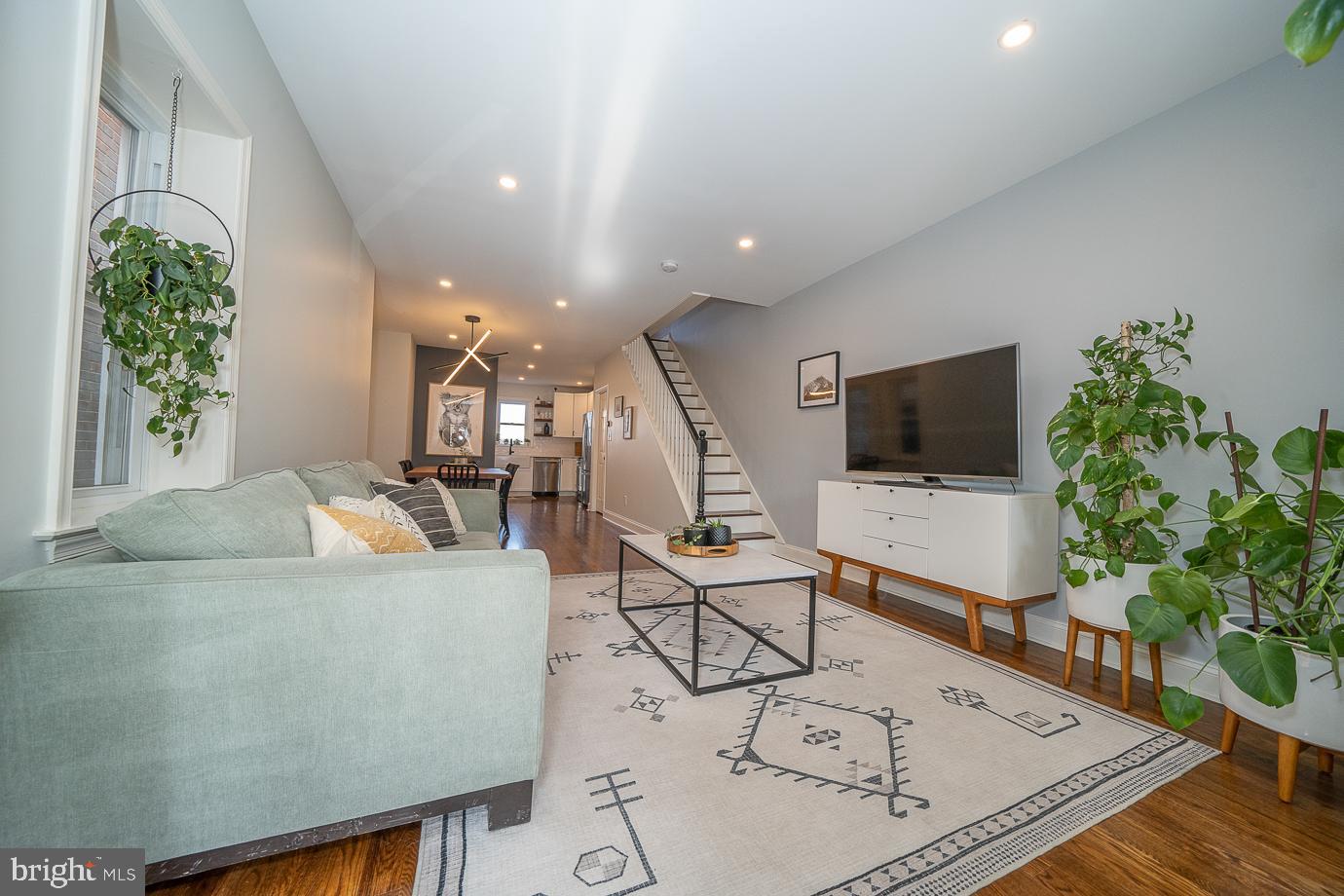 303 Woodbine Ave