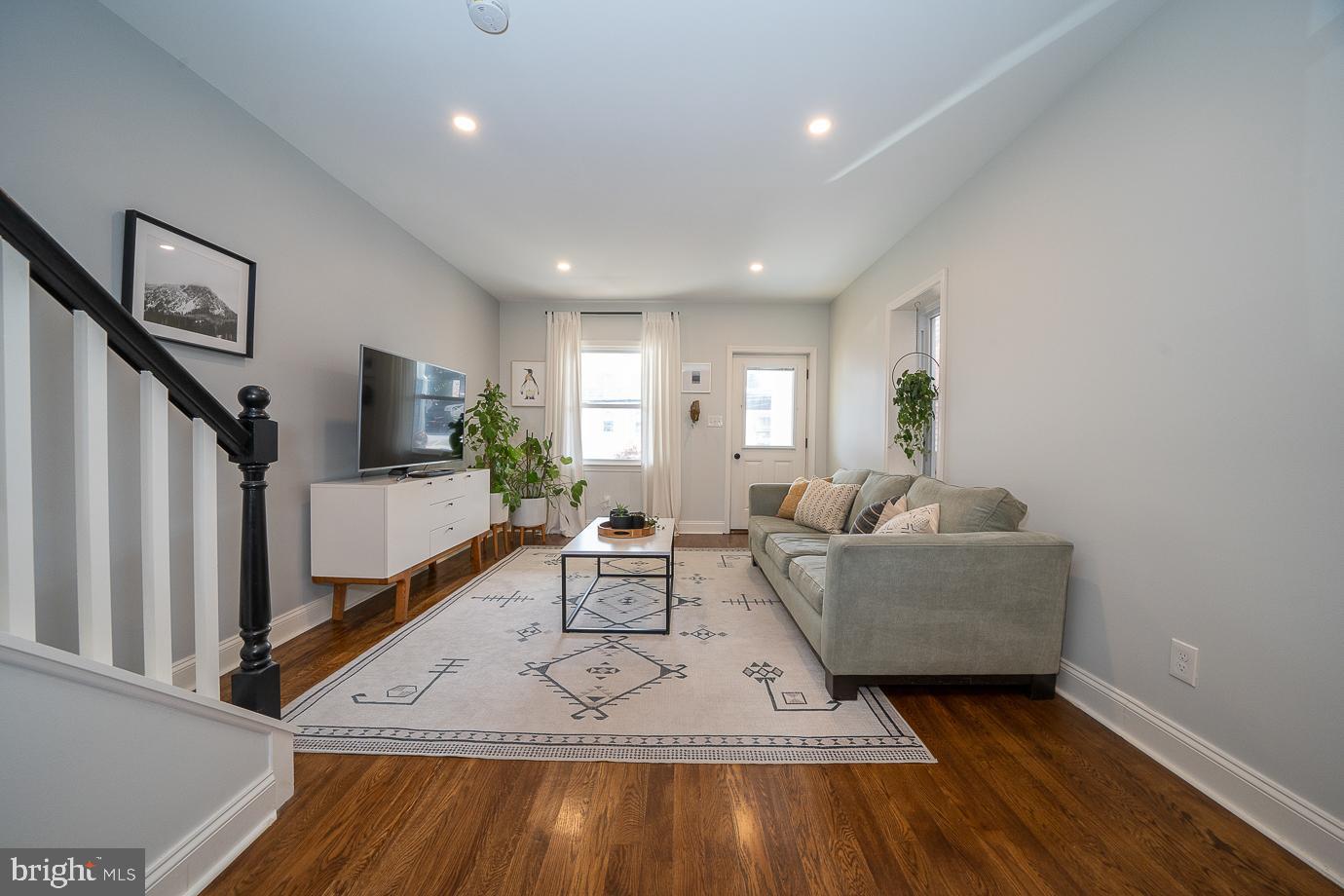 303 Woodbine Ave