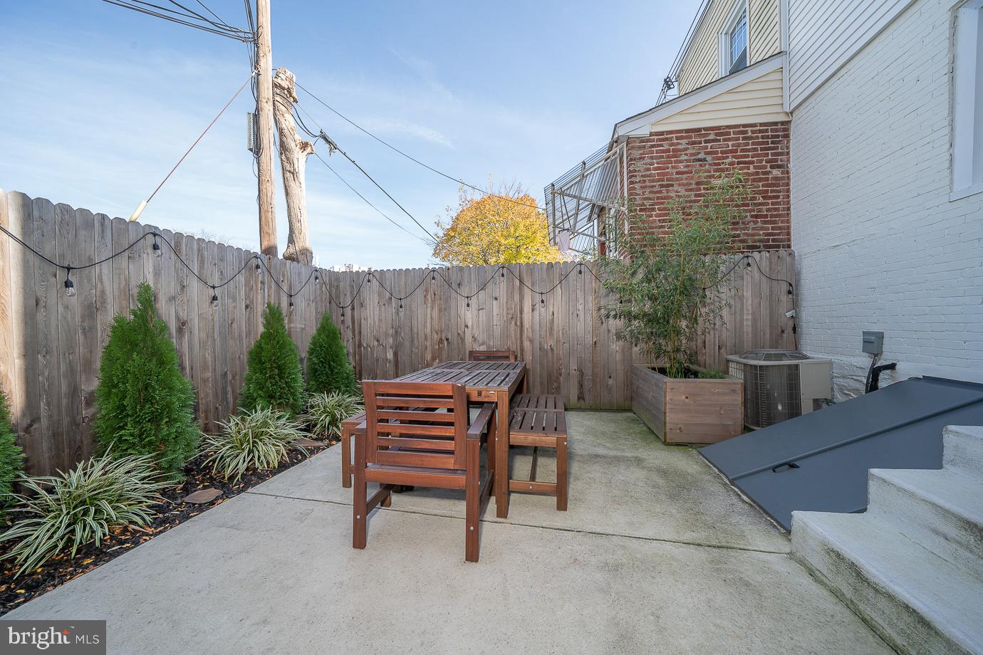 303 Woodbine Ave