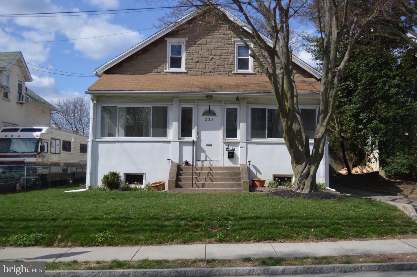 228 Linwood Ave