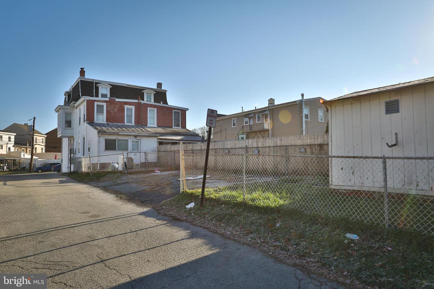 114 Holstein St