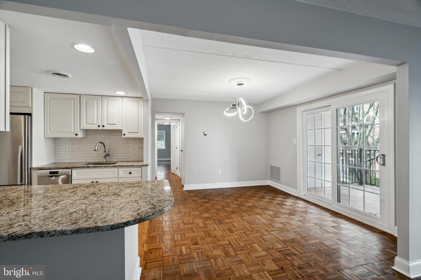 260 Montgomery Ave #302