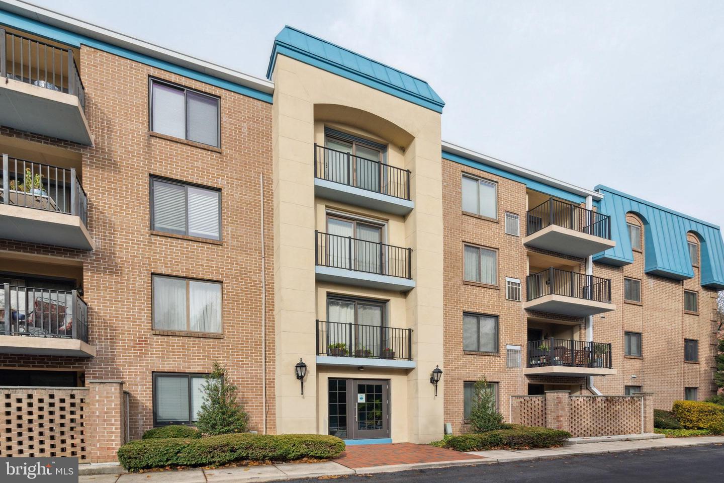 260 Montgomery Ave #302