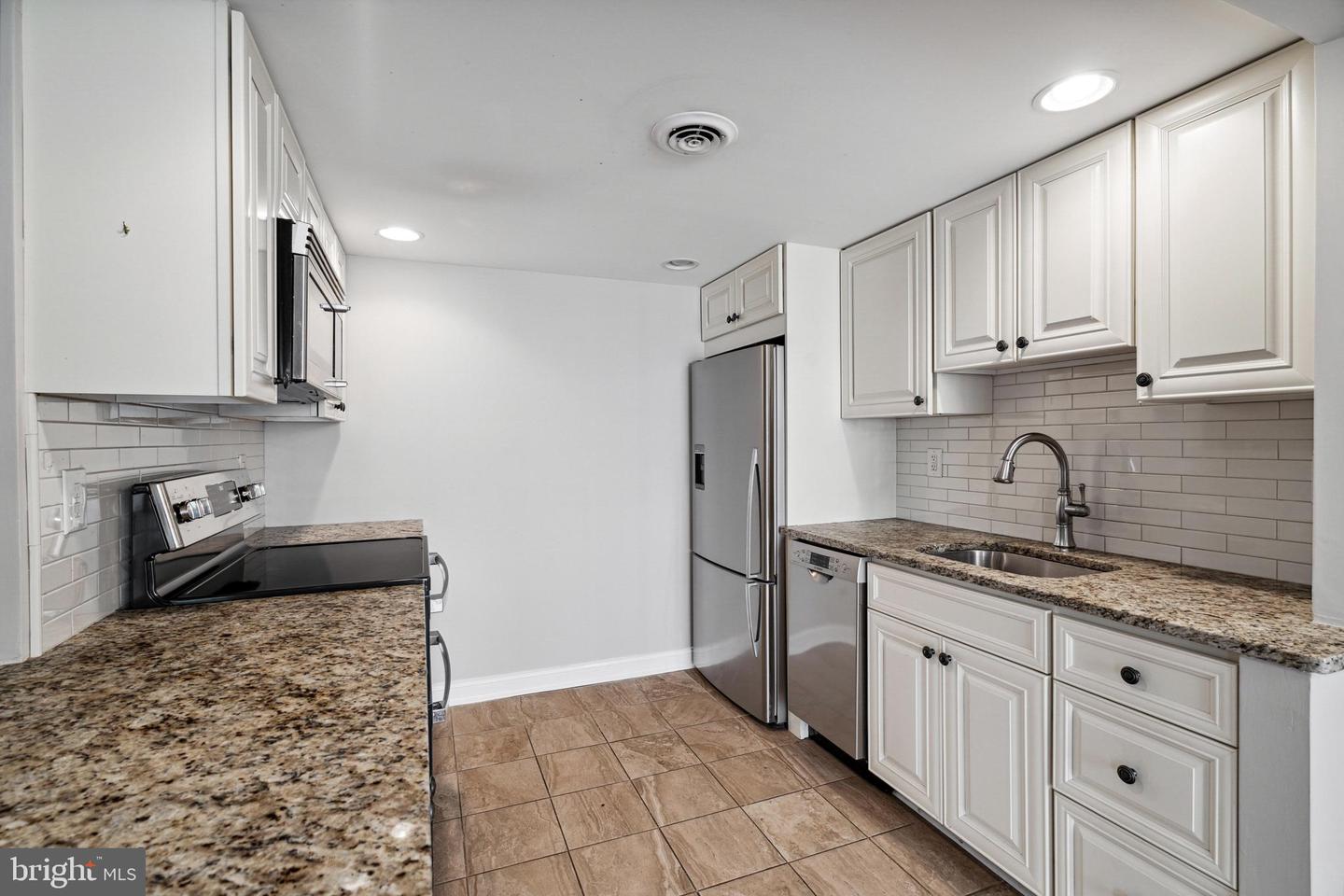260 Montgomery Ave #302
