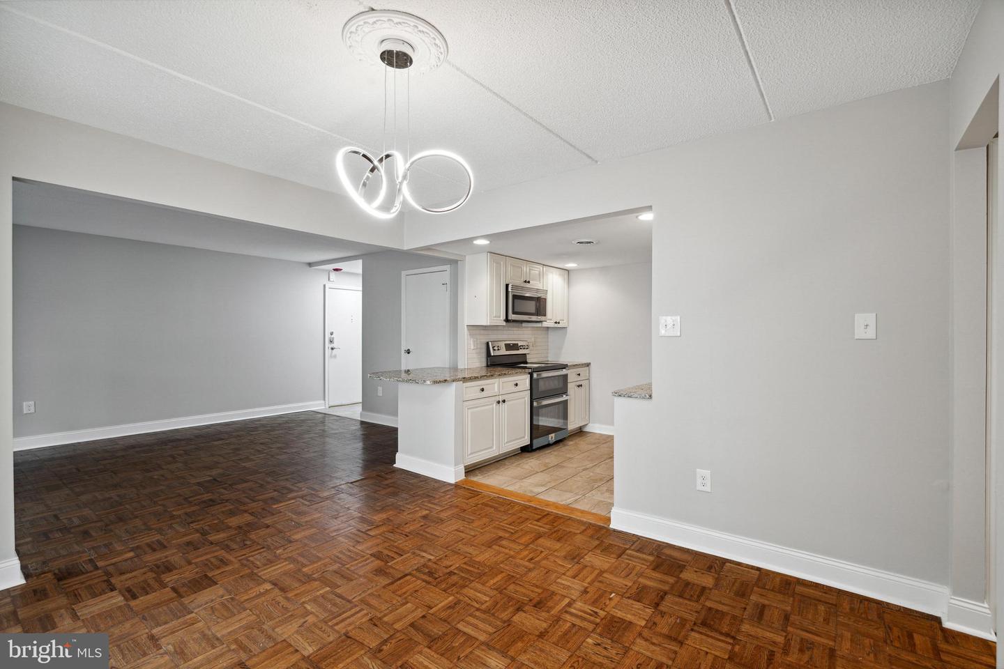 260 Montgomery Ave #302