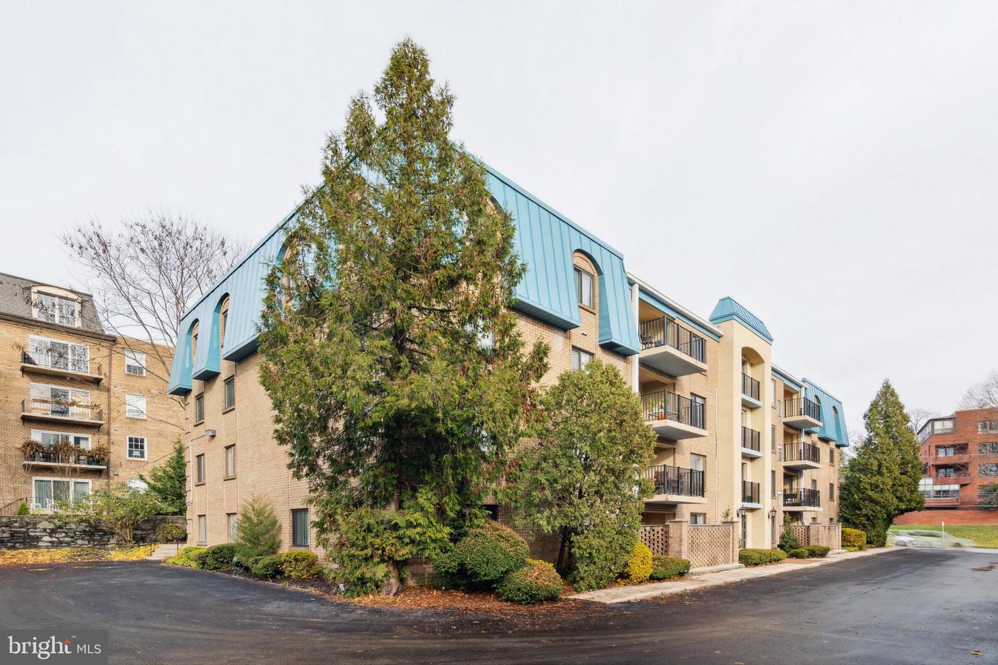 260 Montgomery Ave #302