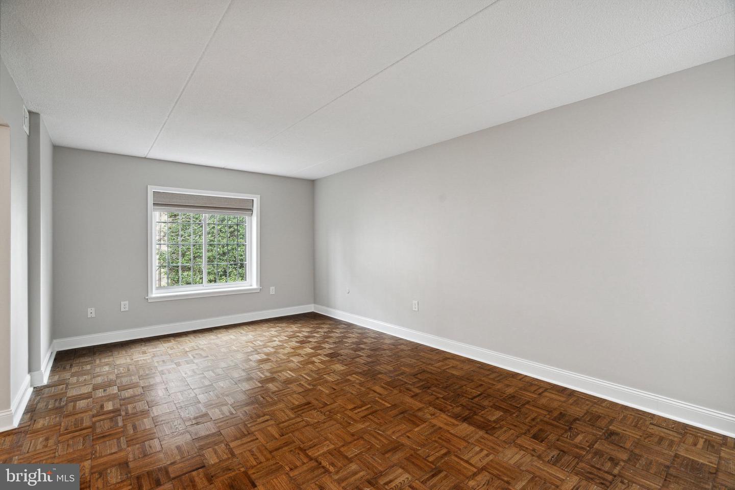 260 Montgomery Ave #302