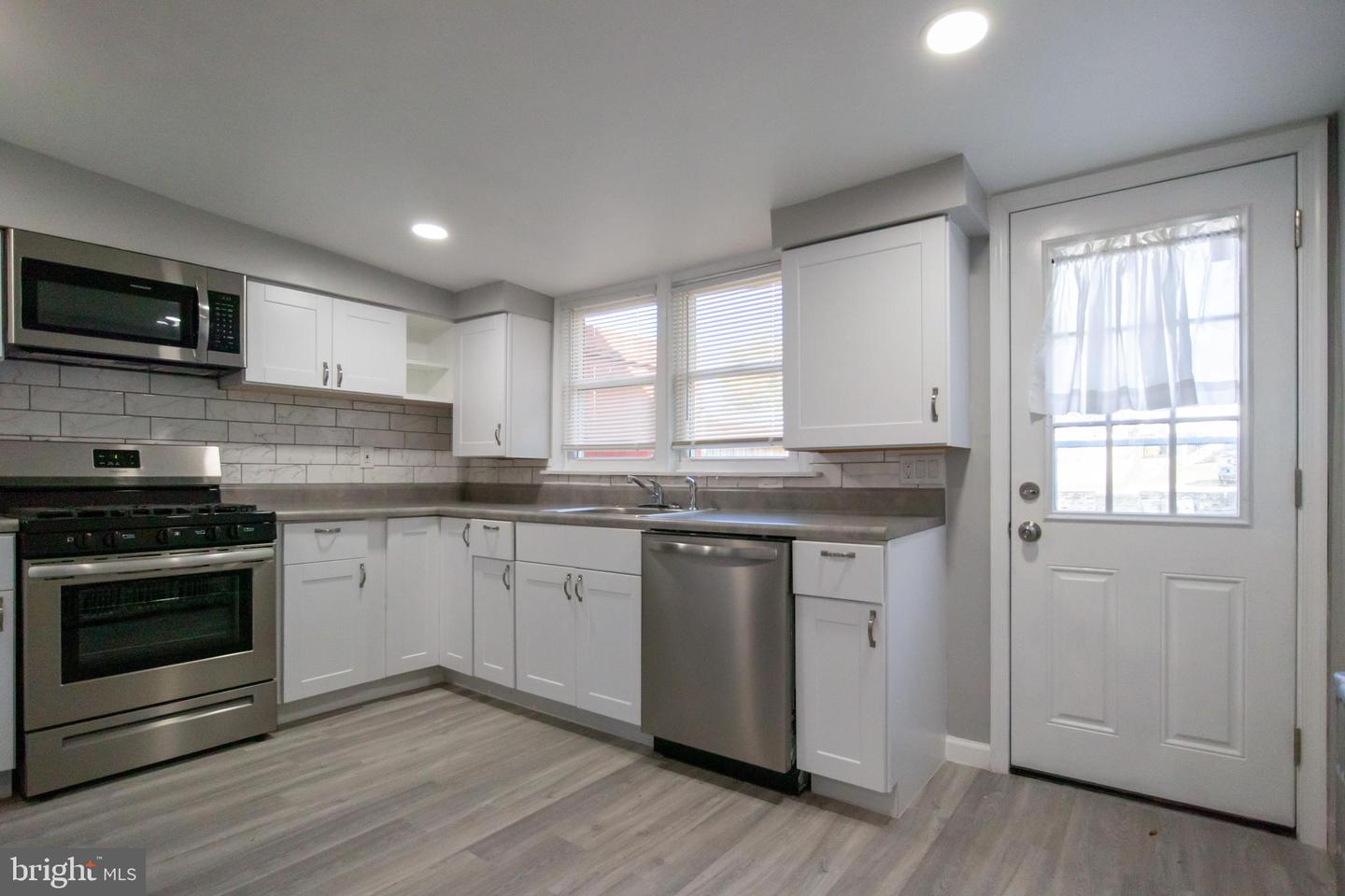 156 W 7th Ave
