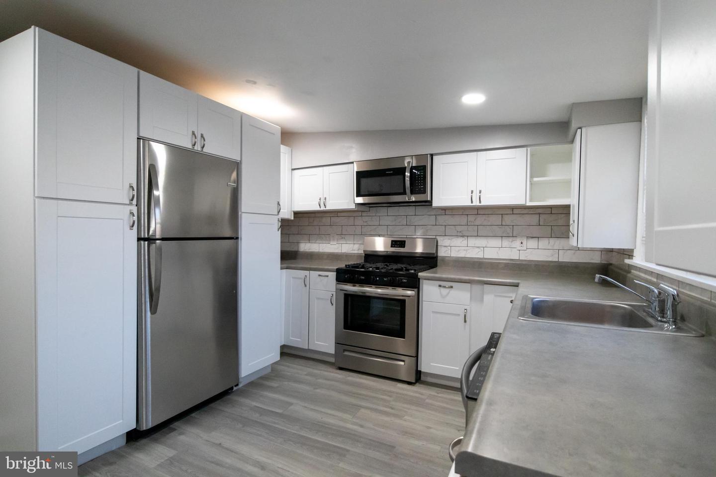 156 W 7th Ave