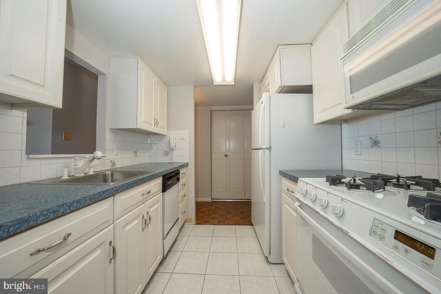 100 West Ave #606-W