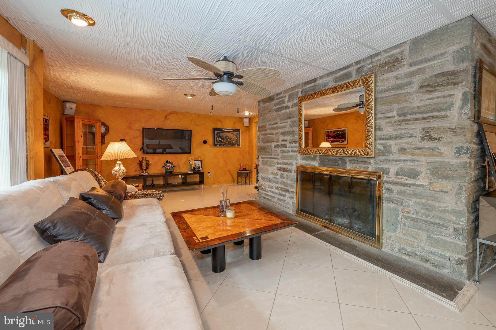 870 Andorra Rd