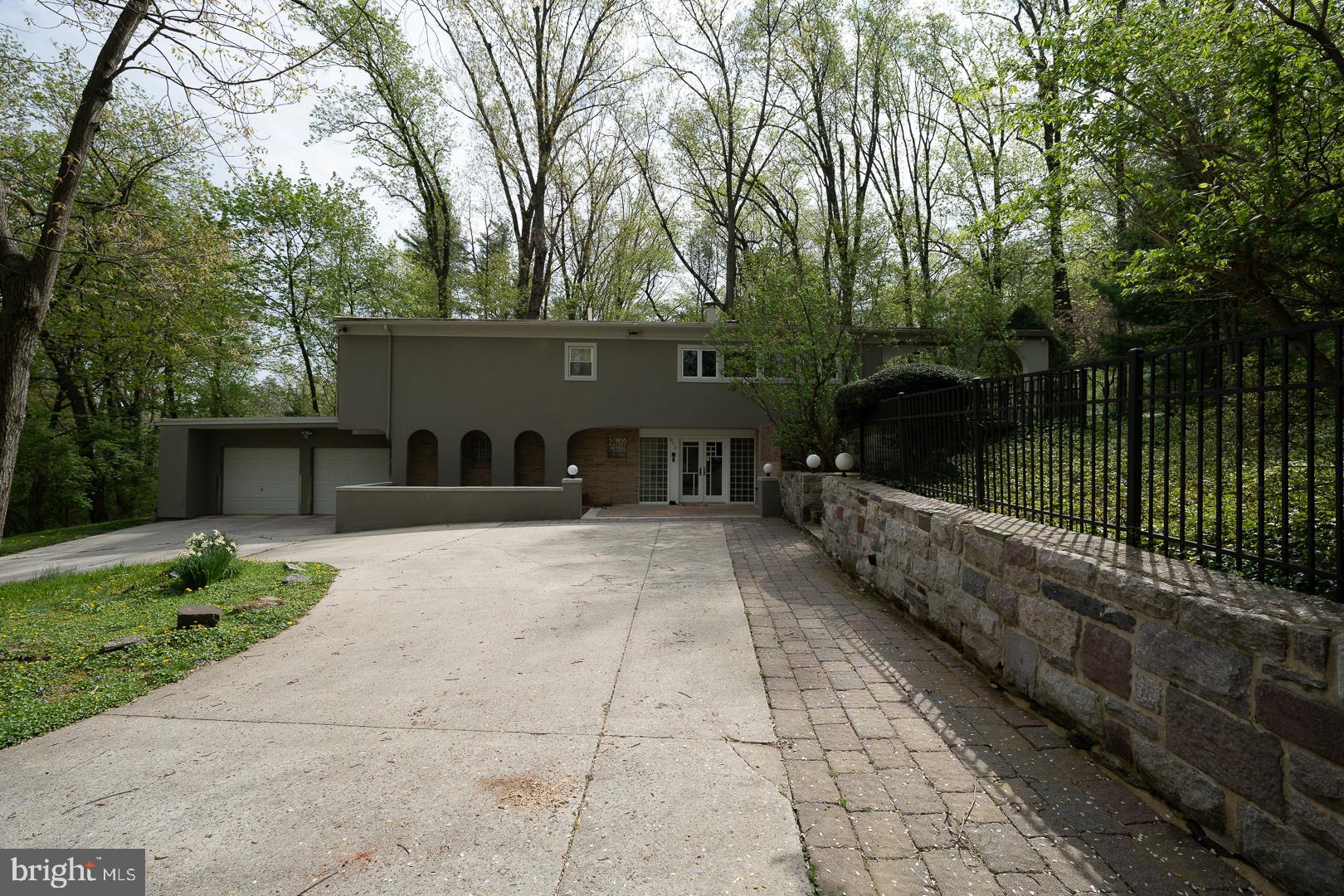 870 Andorra Rd