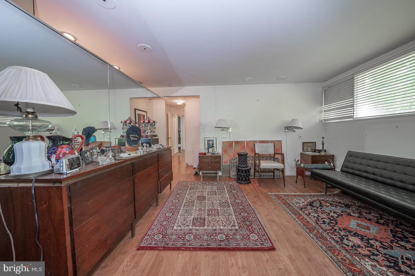 313 S Woodbine Ave