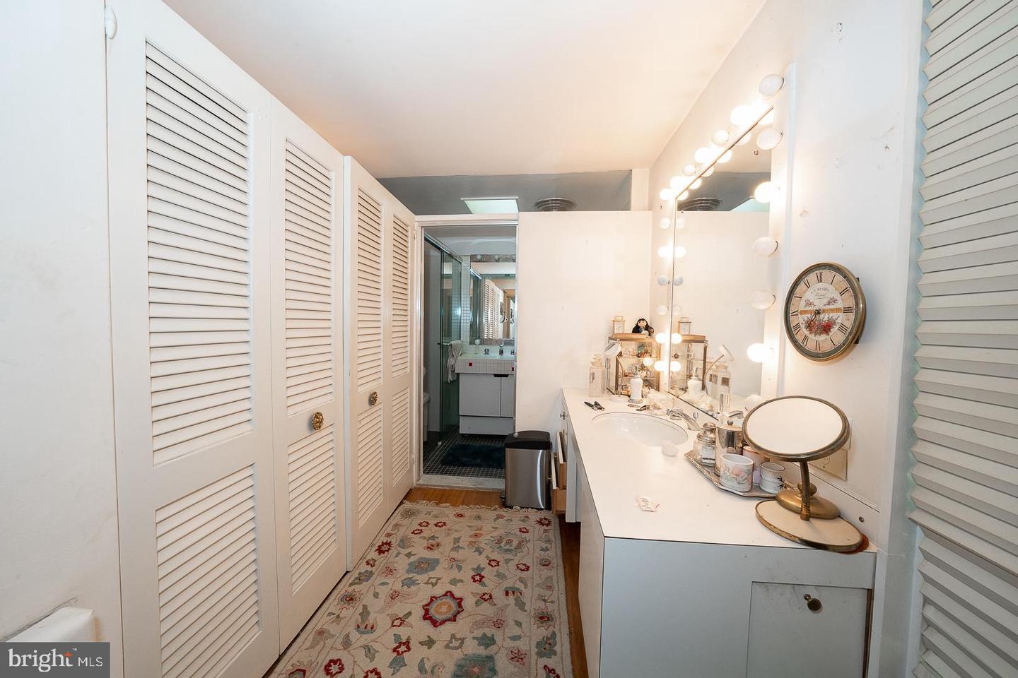 313 S Woodbine Ave