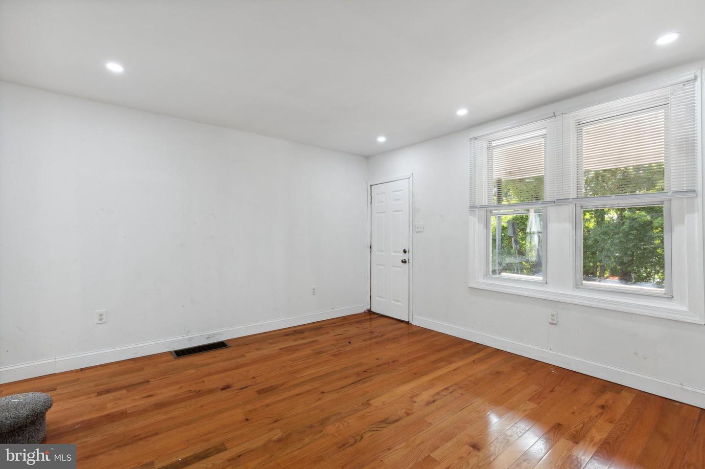 127 Pearl St
