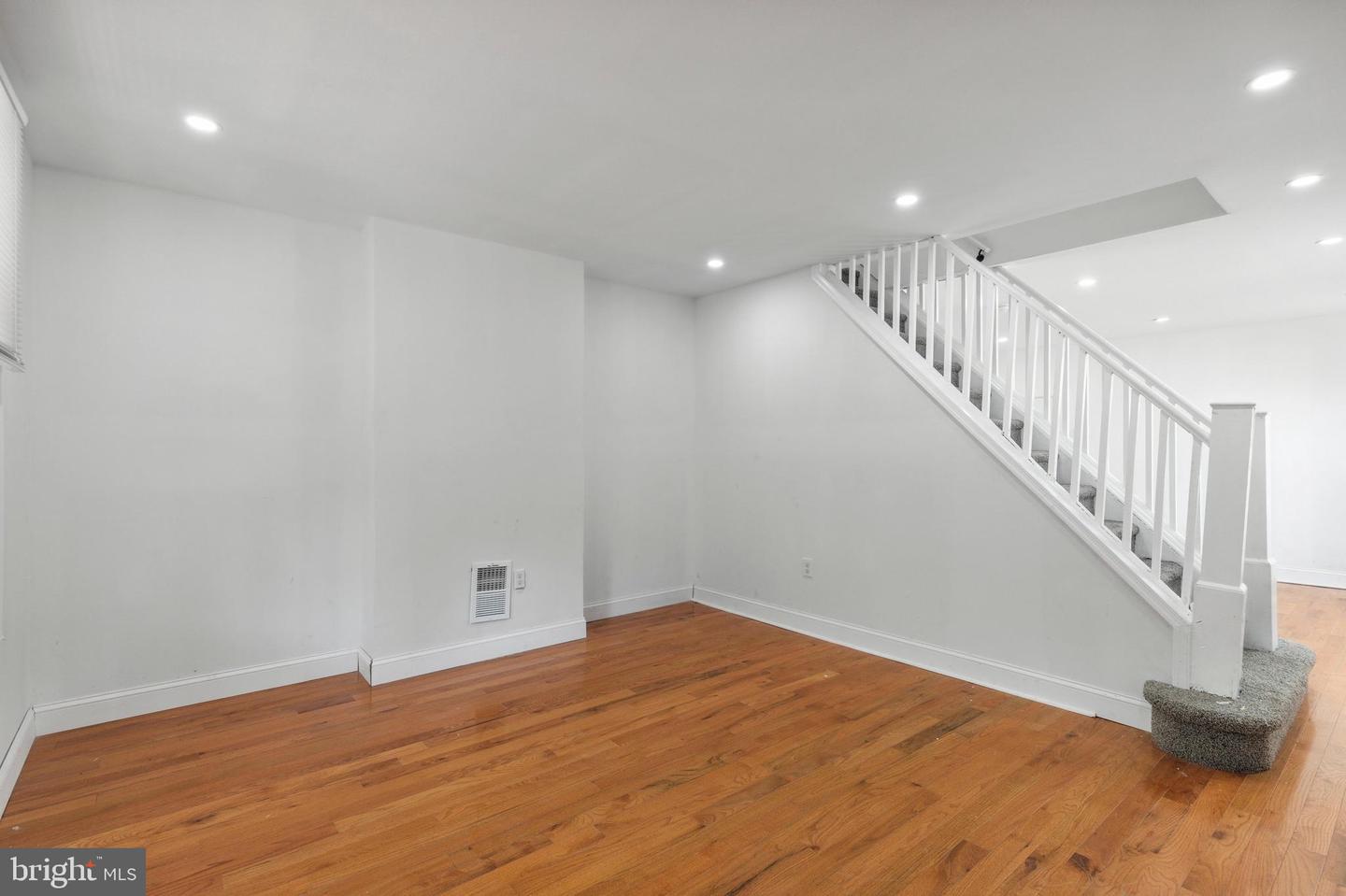 127 Pearl St
