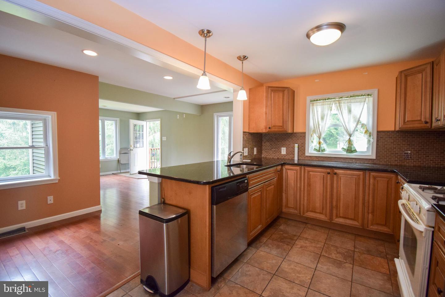 1045 Ryans Cir