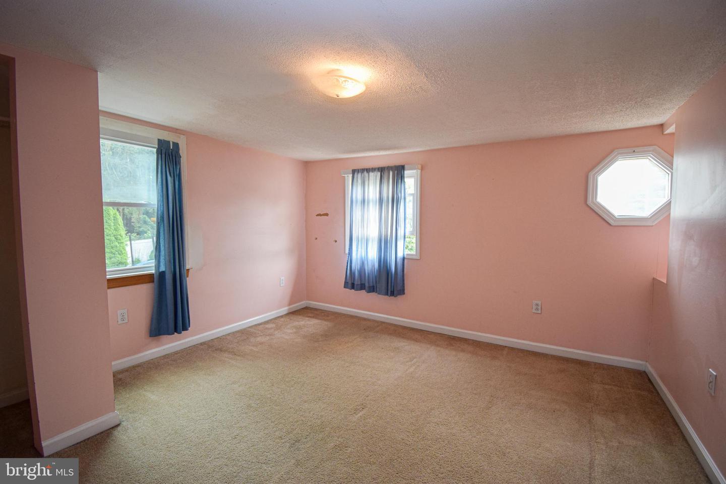 1045 Ryans Cir