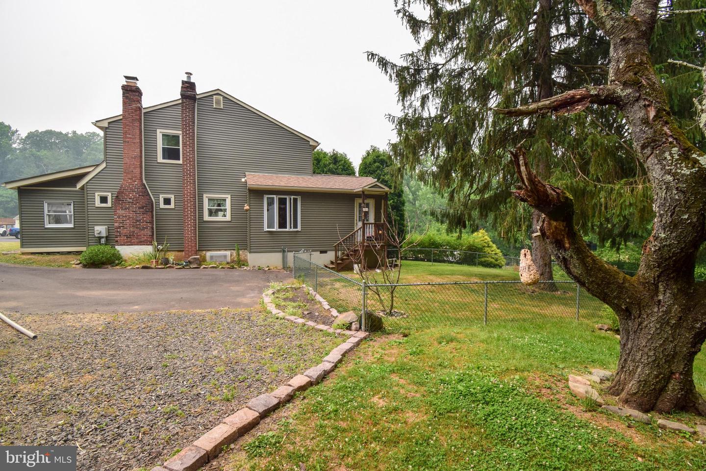 1045 Ryans Cir