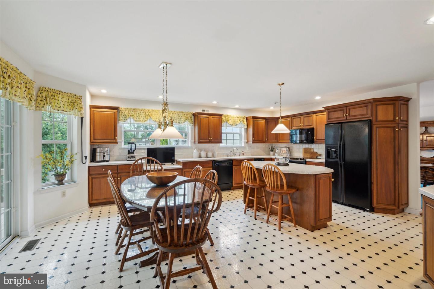 2011 Deer Ridge Dr