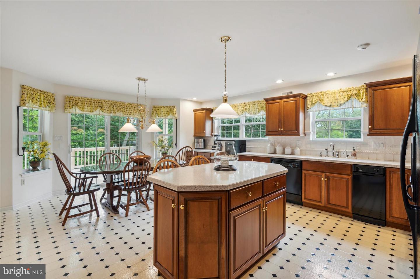 2011 Deer Ridge Dr