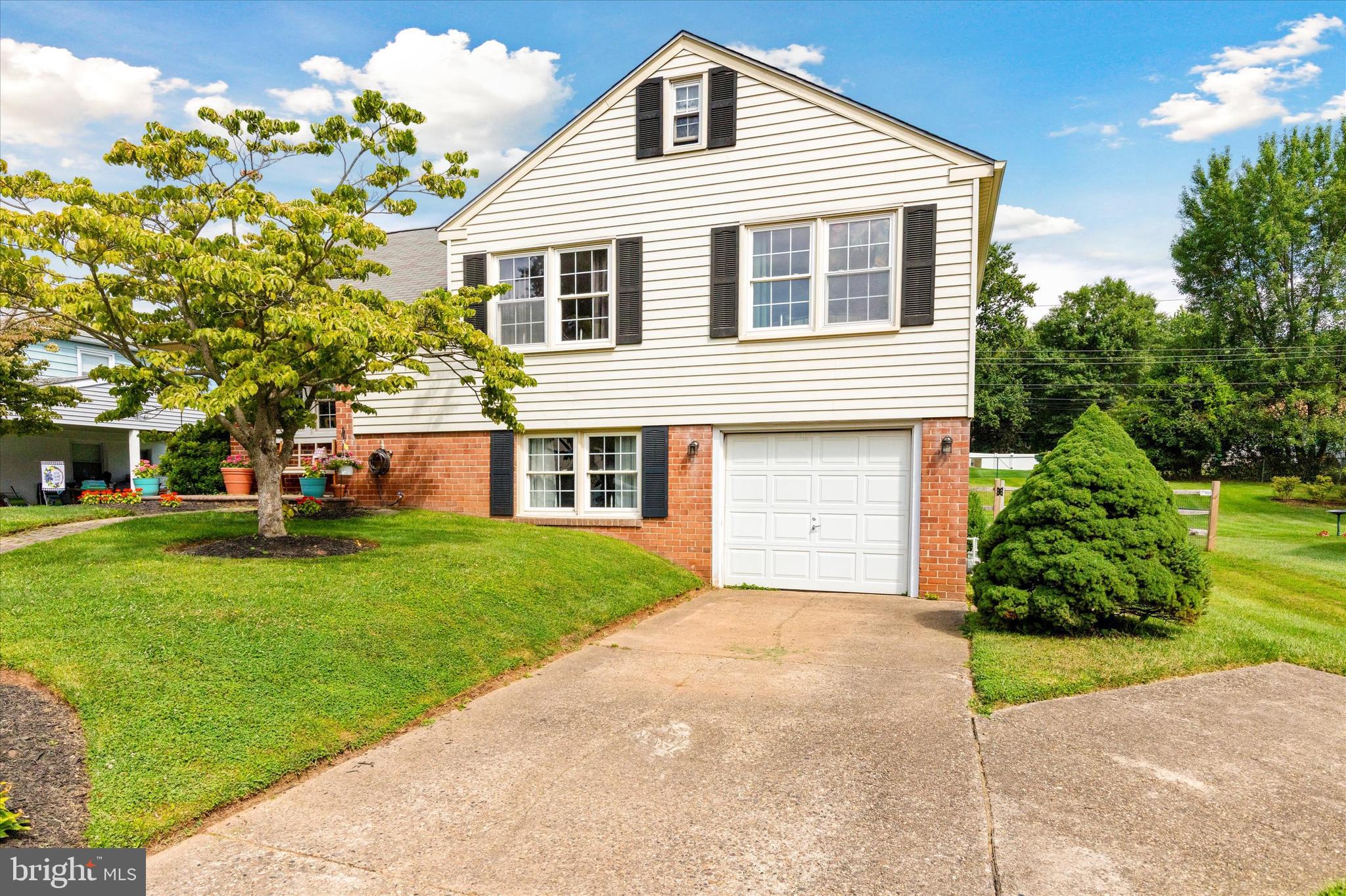 3121 Shirlene Rd