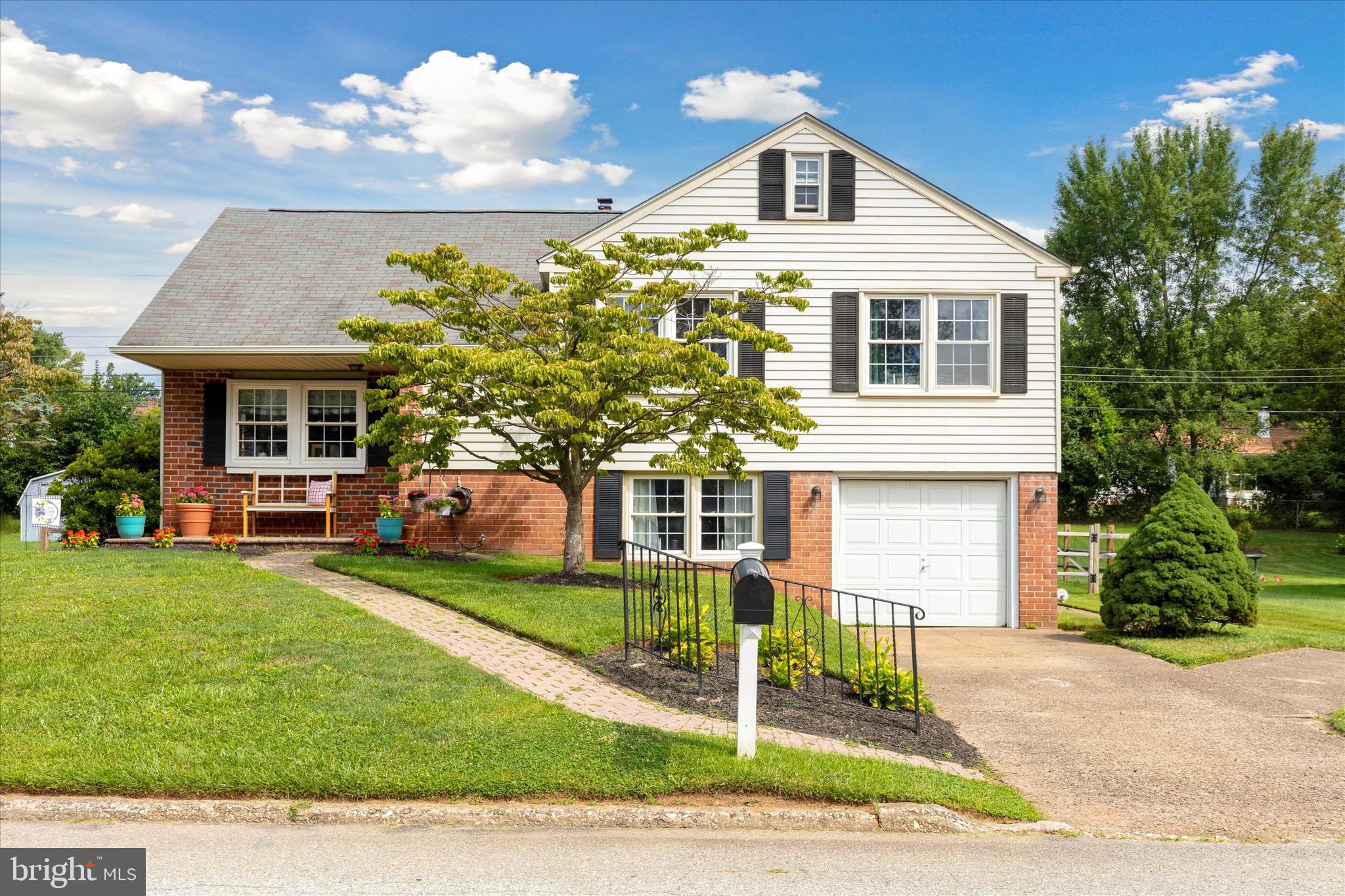 3121 Shirlene Rd