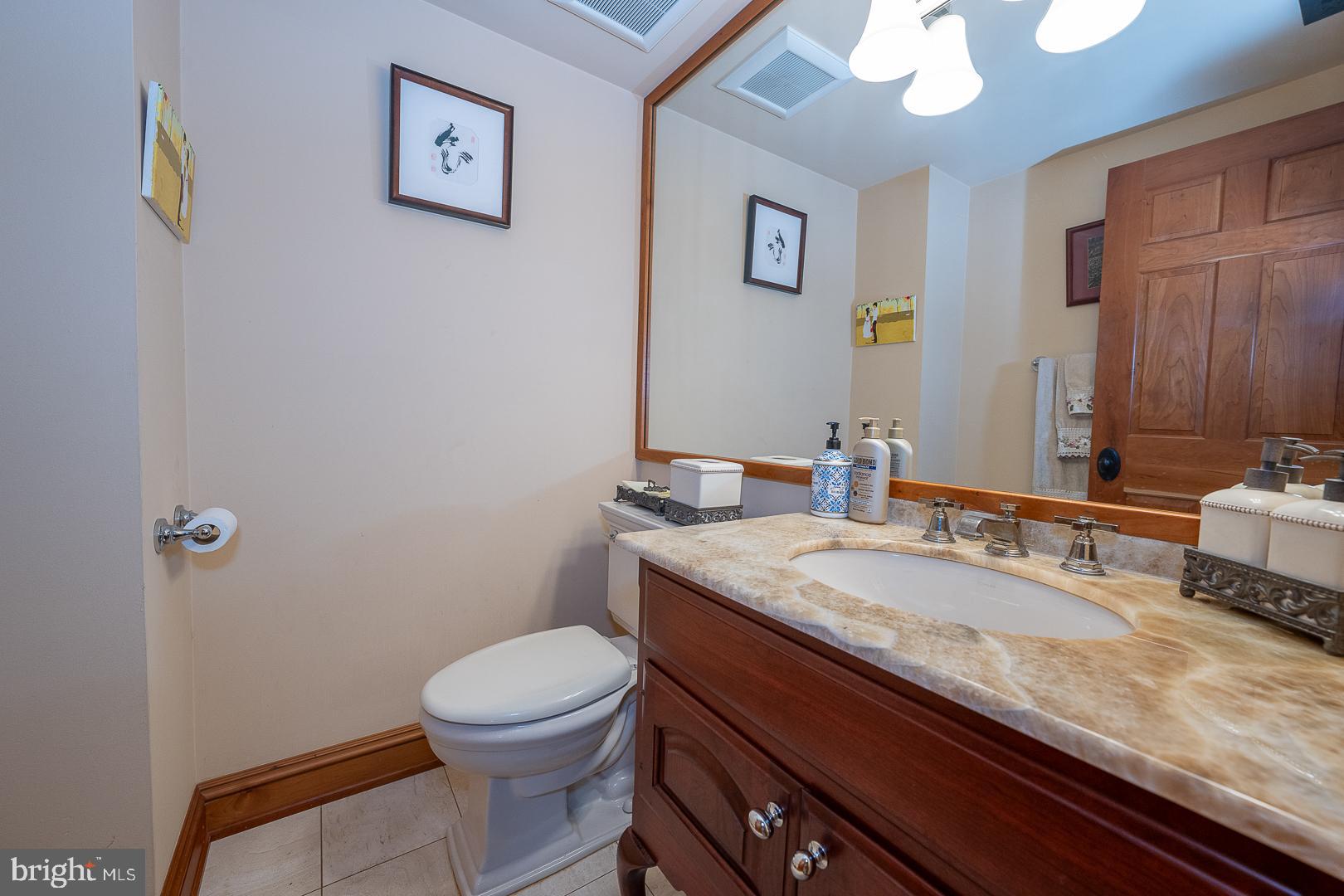 1655 Oakwood Dr #N402