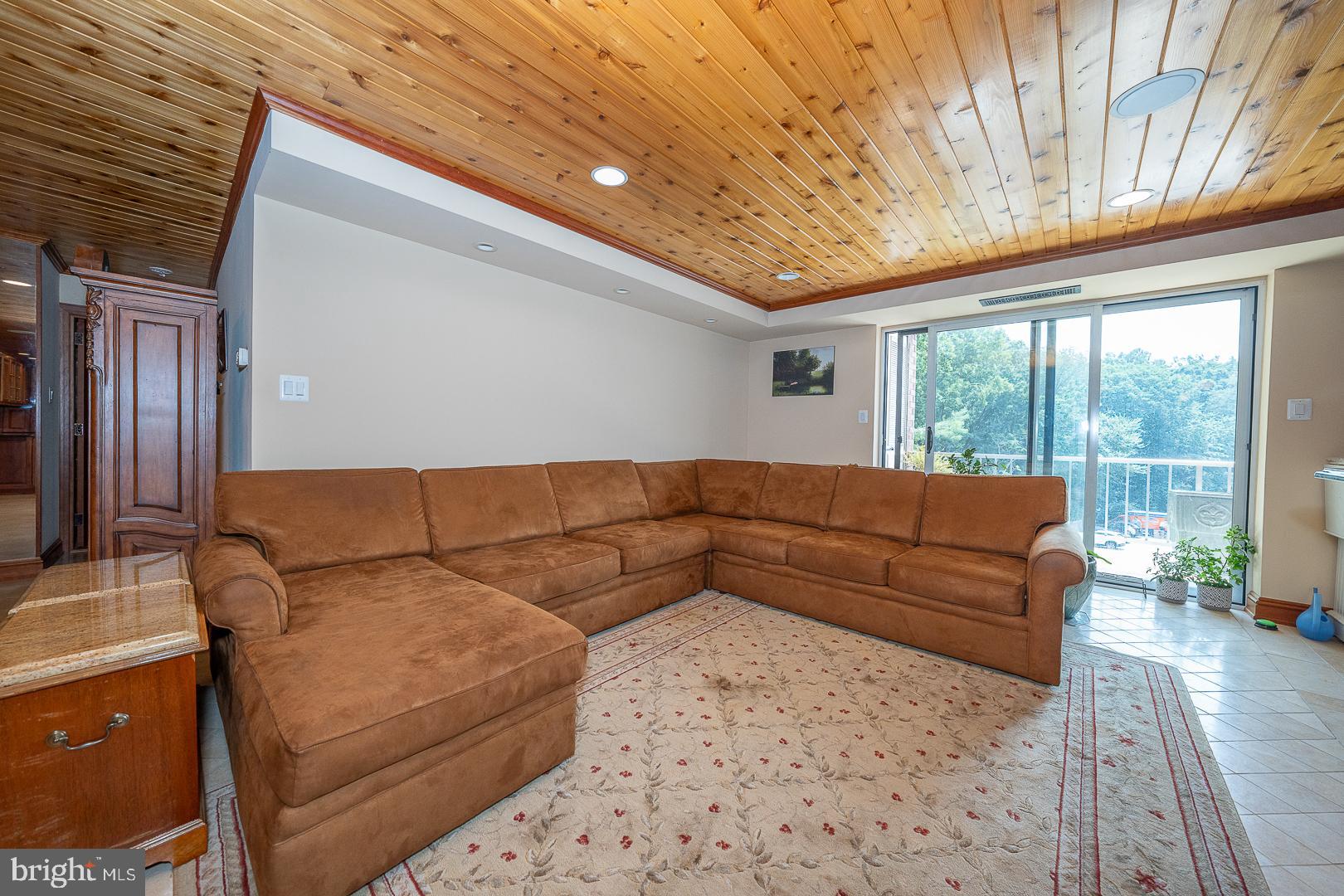 1655 Oakwood Dr #N402