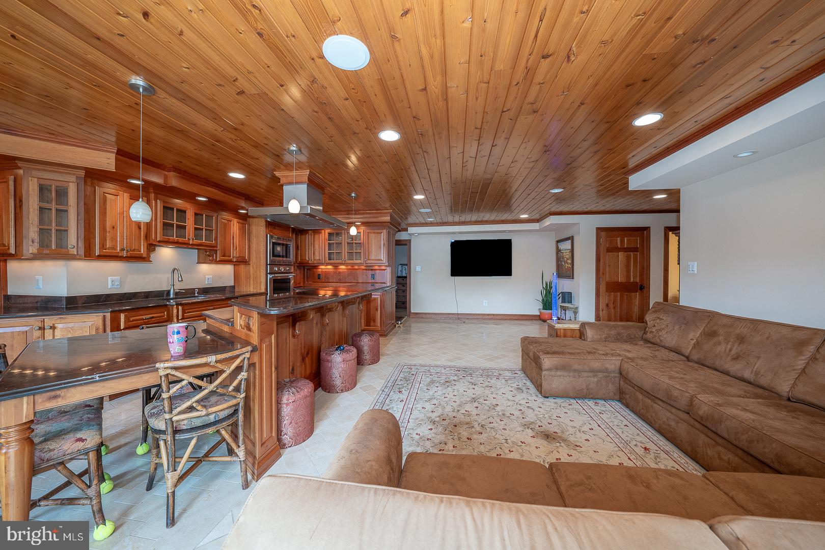 1655 Oakwood Dr #N402