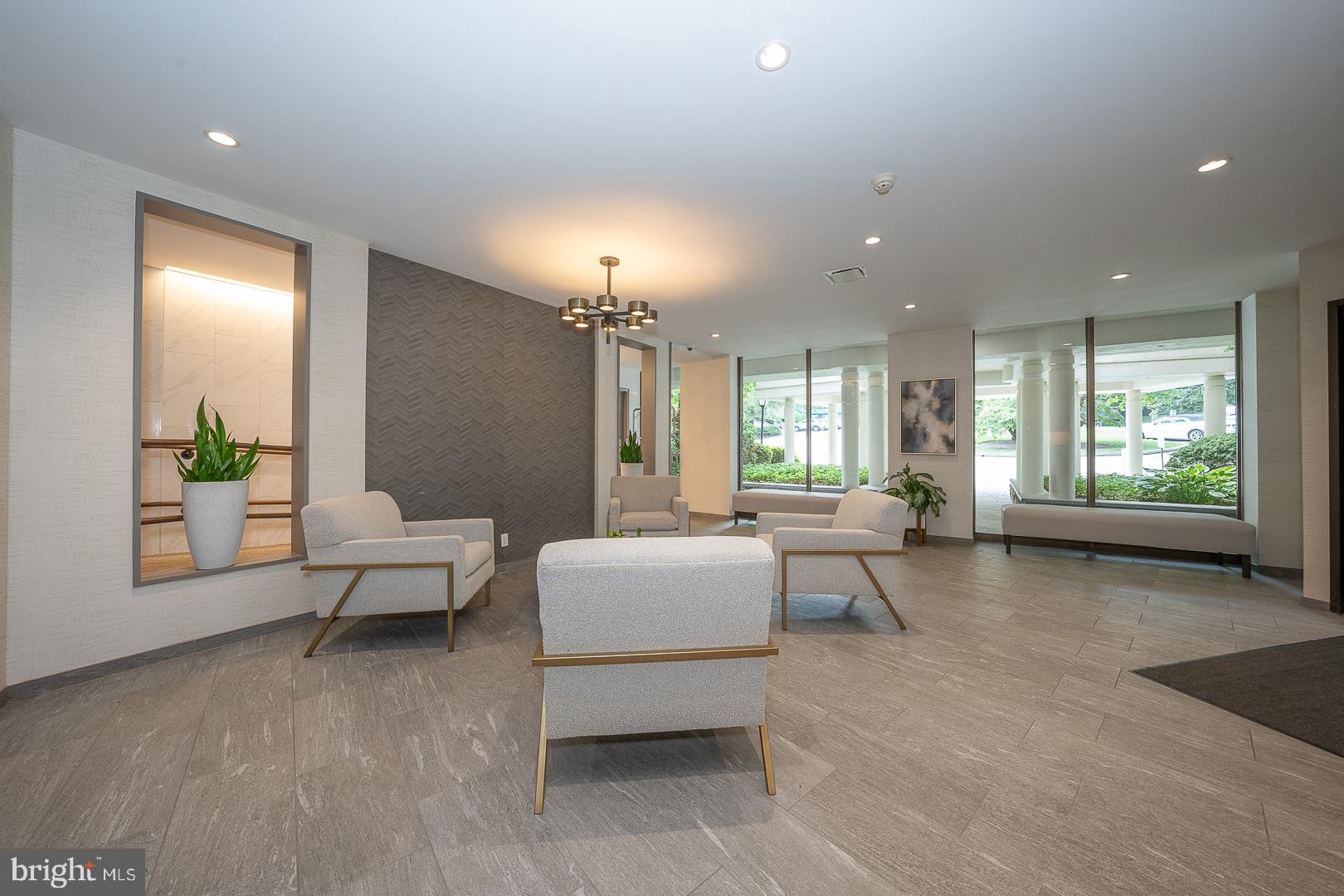 1655 Oakwood Dr #N402