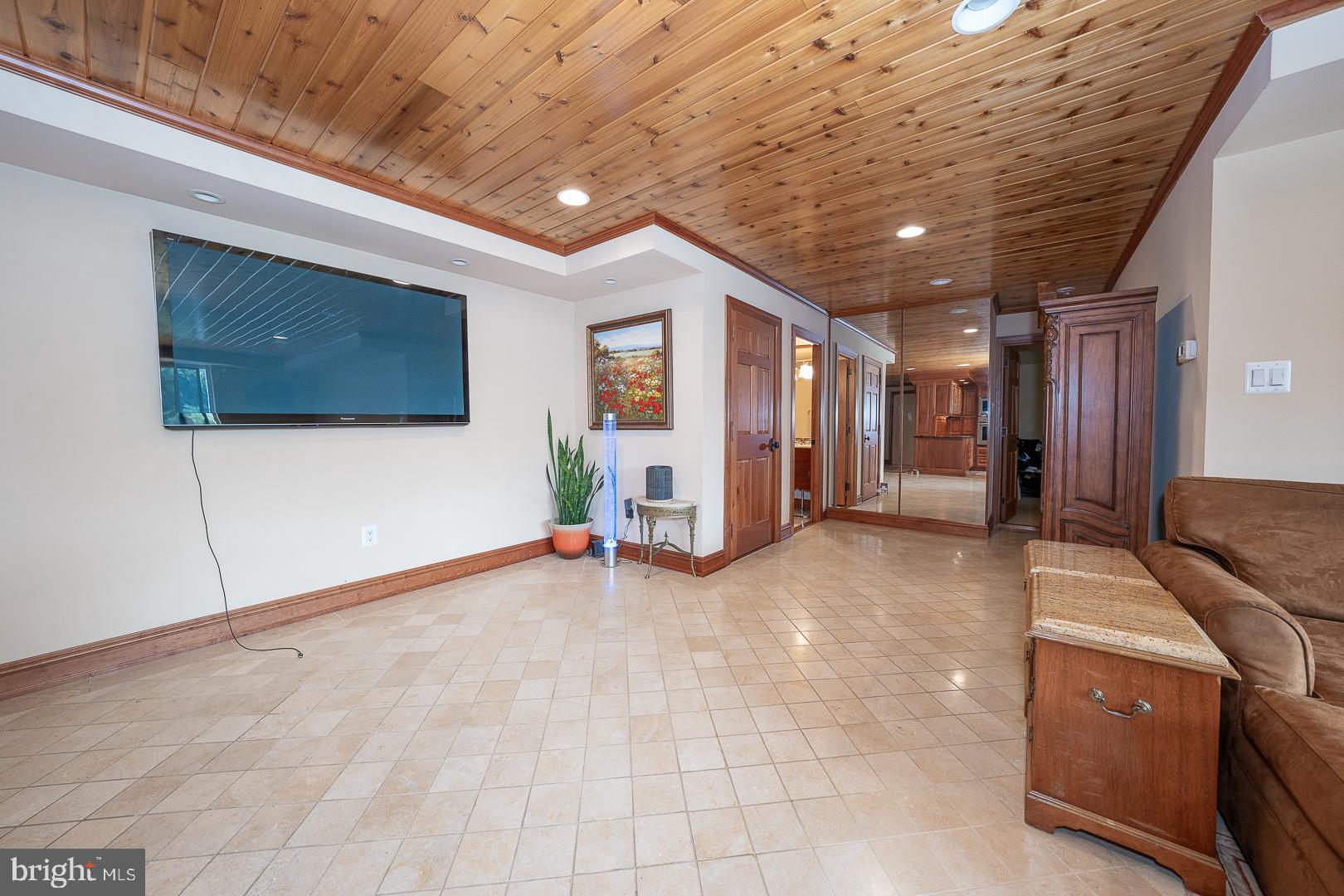 1655 Oakwood Dr #N402