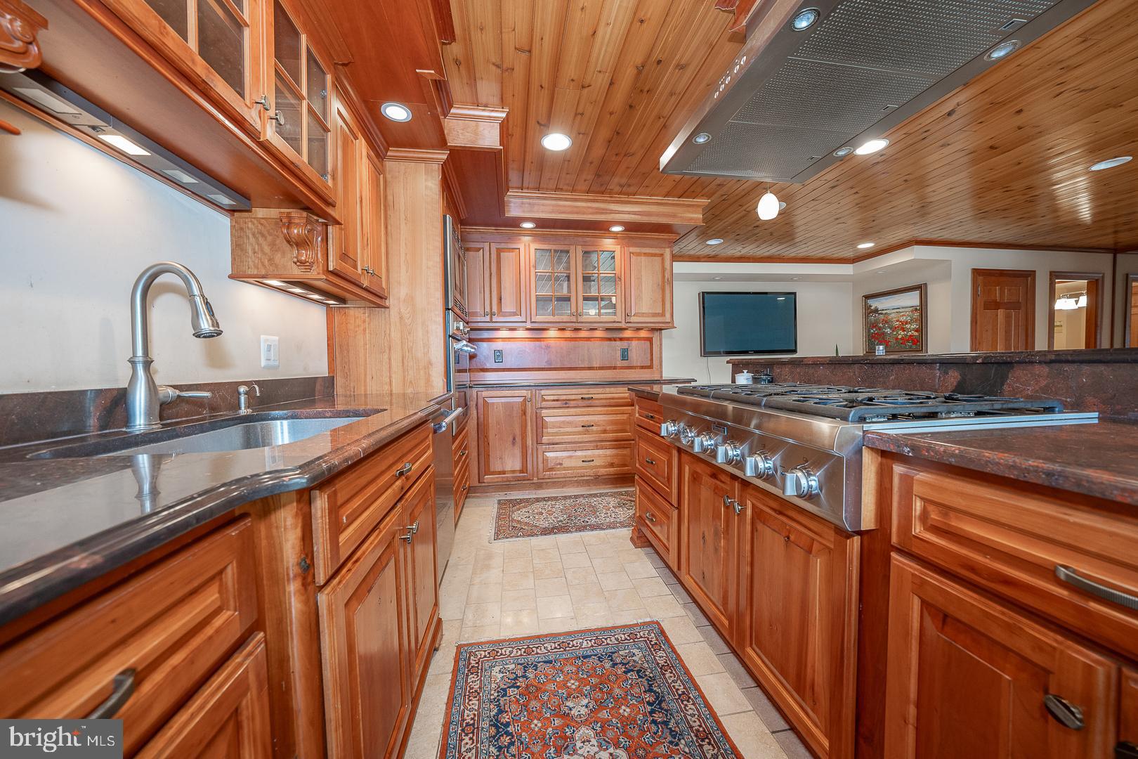 1655 Oakwood Dr #N402