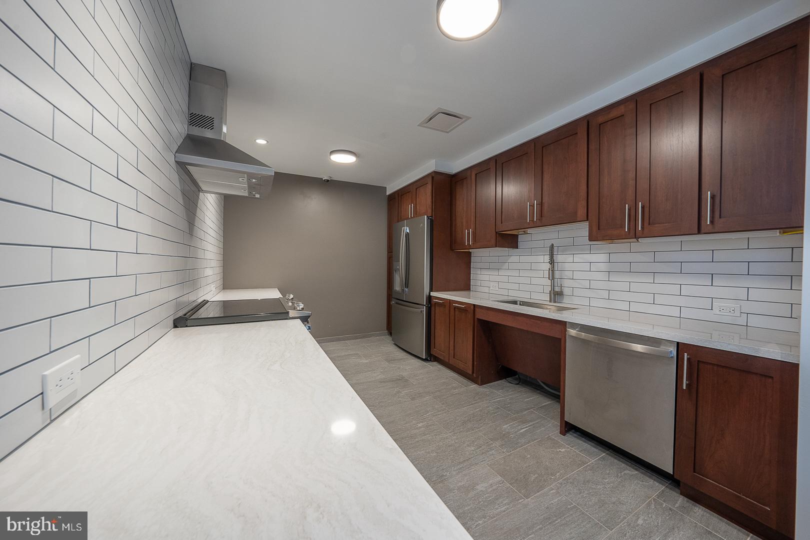 1655 Oakwood Dr #N402